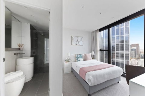 A Chic 2BR Apt Near Melbourne CBD W FREE Parking - Accommodation Cooktown 3