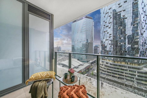 A Chic 2BR Home Near Southern Cross City Views - Accommodation Cooktown 4