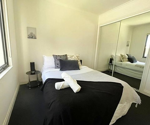 A Cozy 2B2B Apt Next To Carlton Garden W/ Parking - Accommodation Cooktown 2