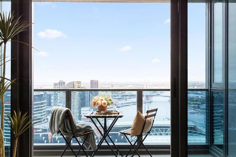 A Cozy 2BR Apt With Harbour Views FREE Parking - Accommodation Cooktown 1