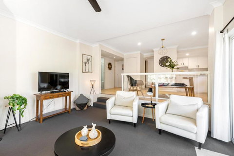 A Little Jewel By The Sea - Accommodation Cooktown 3