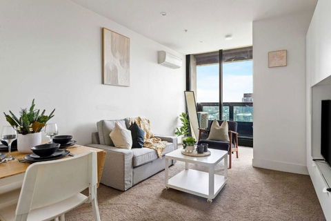 A Modern & Cozy 2BR Apartment With City Views - Accommodation Cooktown 0