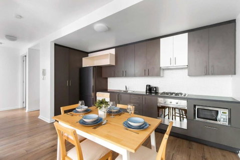 A Spacious 2BR Apt With A Courtyard & FREE Parking - Accommodation Cooktown 3