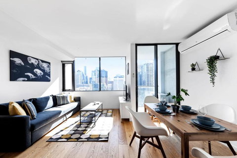 A Spacious & Chic Home Next To Southern Cross - Accommodation Cooktown 0