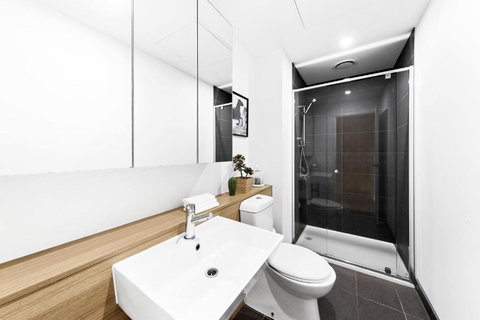 A Spacious & Chic Home Next To Southern Cross - Accommodation Cooktown 3