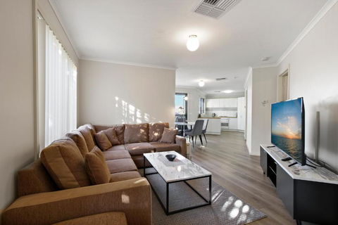 A Stones Throw - Accommodation Cooktown 1