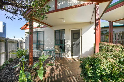 A Stones Throw - Accommodation Cooktown 0