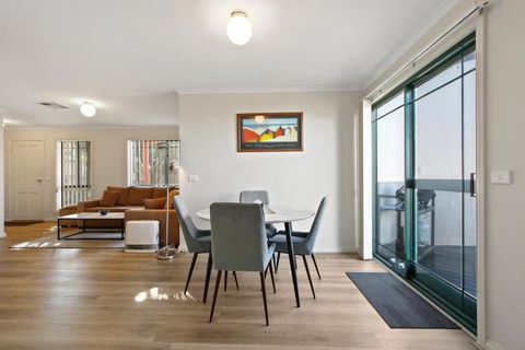 A Stones Throw - Accommodation Cooktown 3