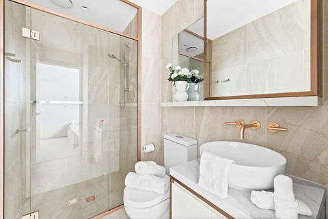 A Stylish 2BR Apt In The Heart Of Chapel Street - Accommodation Cooktown 3