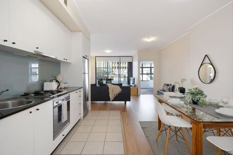 A Stylish & Bright Suite Next To Darling Harbour - Accommodation Cooktown 1