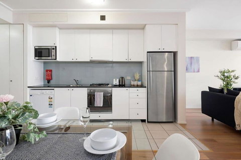 A Stylish & Bright Suite Next To Darling Harbour - Accommodation Cooktown 4