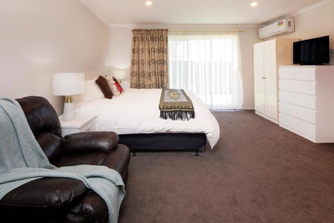 Aalen Lakeview Studio - Accommodation Cooktown 0