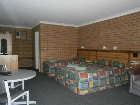Aaron Inn Motel - Accommodation Cooktown 2
