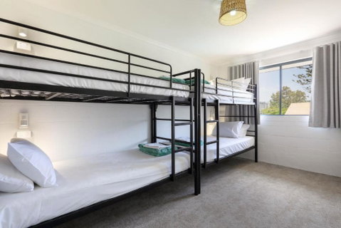 Abode Mooloolaba, Backpackers & Motel Rooms - Accommodation Cooktown 2