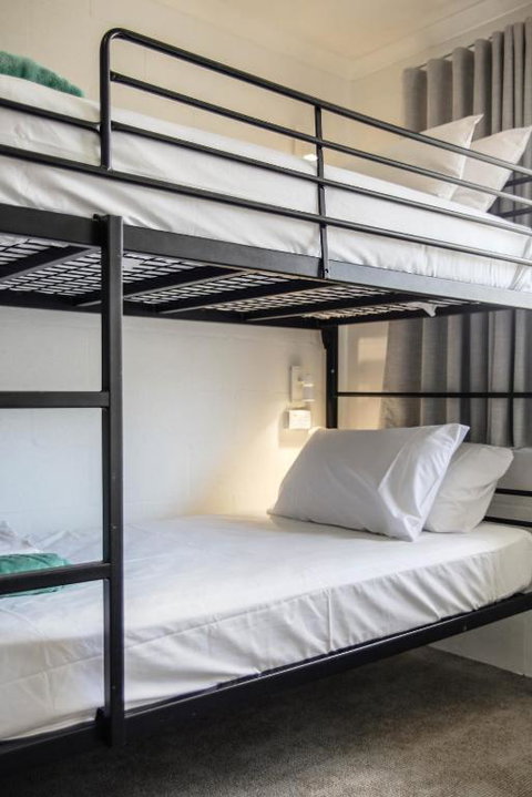 Abode Mooloolaba, Backpackers & Motel Rooms - Accommodation Cooktown 1