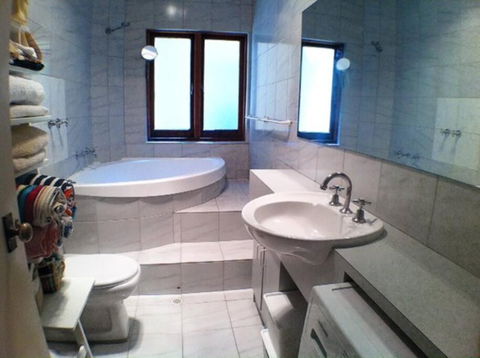 Absolute Beachfront Apartment, Amazing Sunsets - Accommodation Cooktown 4