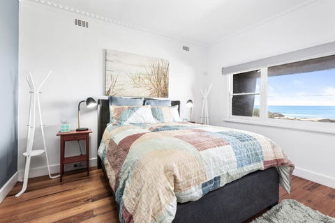 Absolute Beachfront Views Apollo Bay - Accommodation Cooktown 3