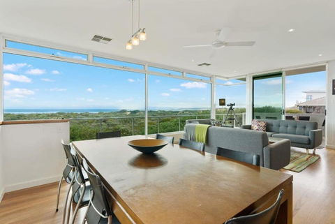 Absolute Luxury Beachfront - Middleton - BYO Linen - Accommodation Cooktown 0