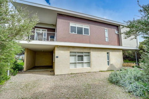 Absolute Luxury Beachfront - Middleton - BYO Linen - Accommodation Cooktown 1