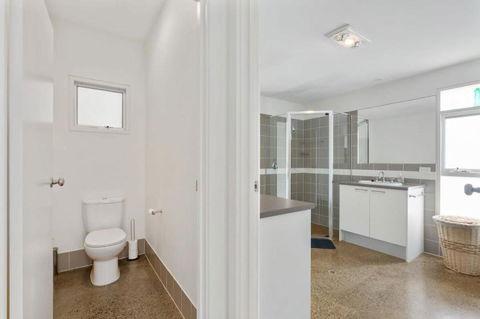 Absolute Luxury Beachfront - Middleton - BYO Linen - Accommodation Cooktown 3