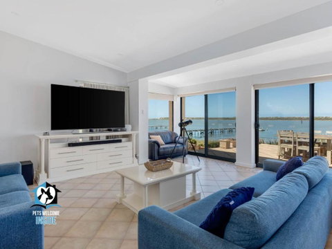 Absolute Water Frontage W/ Jetty + Boat Ramp - Accommodation Cooktown 1