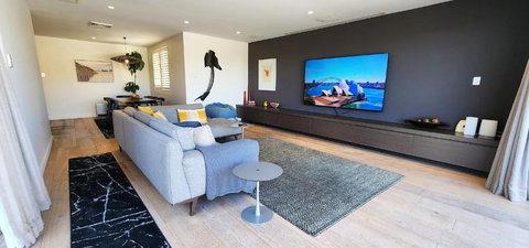 Absolute Waterfront With Oversized Private Terrace - Accommodation Cooktown 3