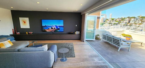 Absolute Waterfront With Oversized Private Terrace - Accommodation Cooktown 4