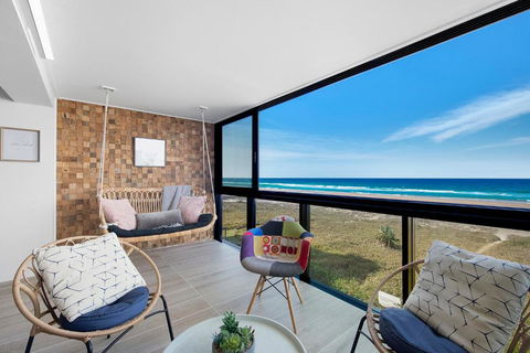 Absolutly Beachfront Surfers Paradise, Pure Shores! - Accommodation Cooktown 3
