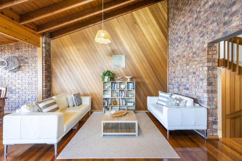 Acacia Shores - Waterfront - Accommodation Cooktown 4