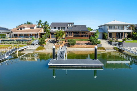 Acacia Shores - Waterfront - Accommodation Cooktown 0