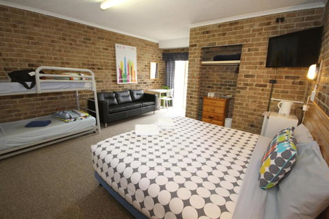 Acacia Snowy Motel - Accommodation Cooktown 2