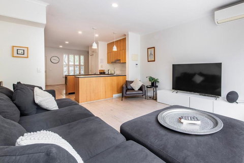 Ace Your Stay - Pool, Gym & Tennis In One Place! - Accommodation Cooktown 4