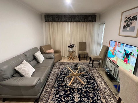 ADELAIDE CBD APARTMENT - 3BR, 2BATH & CARPARK - Accommodation Cooktown 1