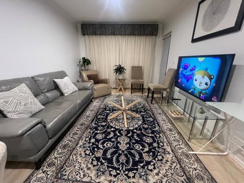 ADELAIDE CBD APARTMENT - 3BR, 2BATH & CARPARK - Accommodation Cooktown 3
