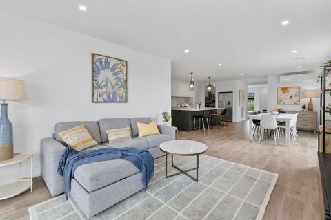 ADELPHI In The Point - Accommodation Cooktown 2