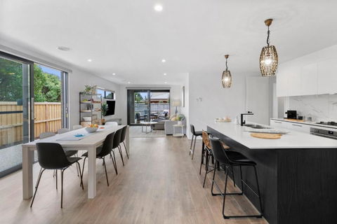 ADELPHI In The Point - Accommodation Cooktown 3