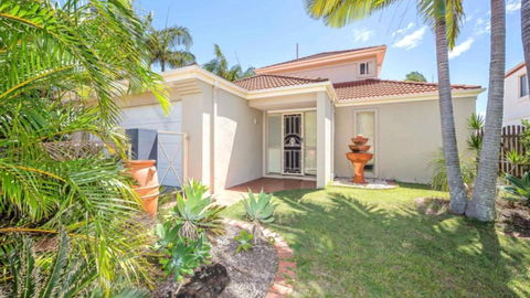 Air Conditioned Pet Friendly Canal Home With Wifi - Accommodation Cooktown 1