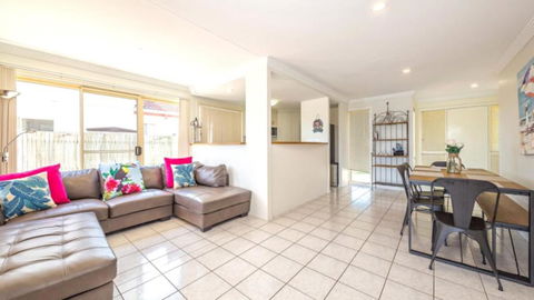 Air Conditioned Pet Friendly Canal Home With Wifi - Accommodation Cooktown 3