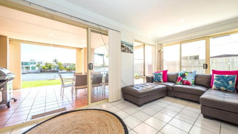Air Conditioned Pet Friendly Canal Home With Wifi - Accommodation Cooktown 4