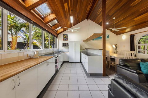 A Perfect Stay - Clarkes Beach Villa - Accommodation Cooktown 2
