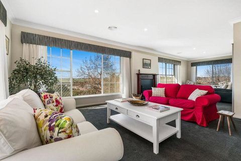 A House With A View, Molong. NSW - Accommodation Cooktown 3