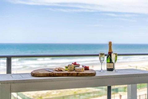 Absolute Beachfront Apartment 3B Pool Spa - Accommodation Cooktown 3