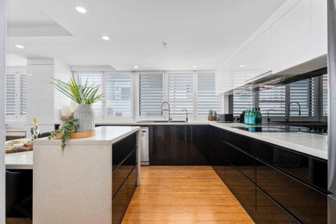 Absolute Beachfront Apartment 3B Pool Spa - Accommodation Cooktown 4