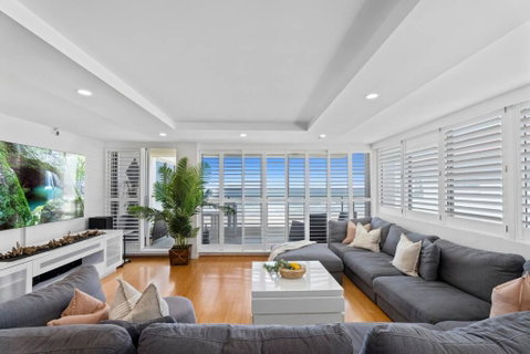 Absolute Beachfront Apartment 3B Pool Spa - Accommodation Cooktown 2