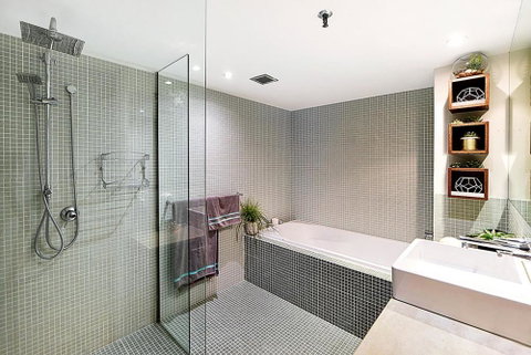 Absolute Beachfront Apartment 3B Pool Spa - Accommodation Cooktown 1