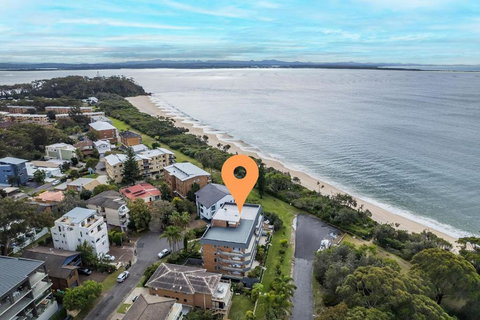 Albacore 3 Waterfront Pool Lift And Views - Accommodation Cooktown 1