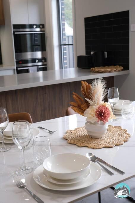 Aircabin - Denham Court - Modern - 4 Beds House - Accommodation Cooktown 3