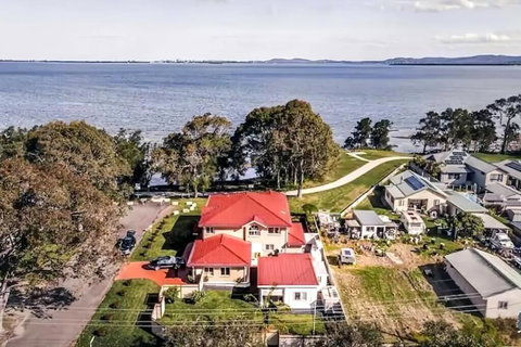 Aircabin - Tuggerawong - Lake Front - 9 Beds House - Accommodation Cooktown 0