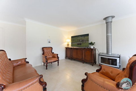 Aircabin - Wyong Creek - Comfy Rural Retreat House - Accommodation Cooktown 1