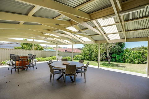 Albatross-96 Albatross Ave Hayborough - No Linen Included - Accommodation Cooktown 1